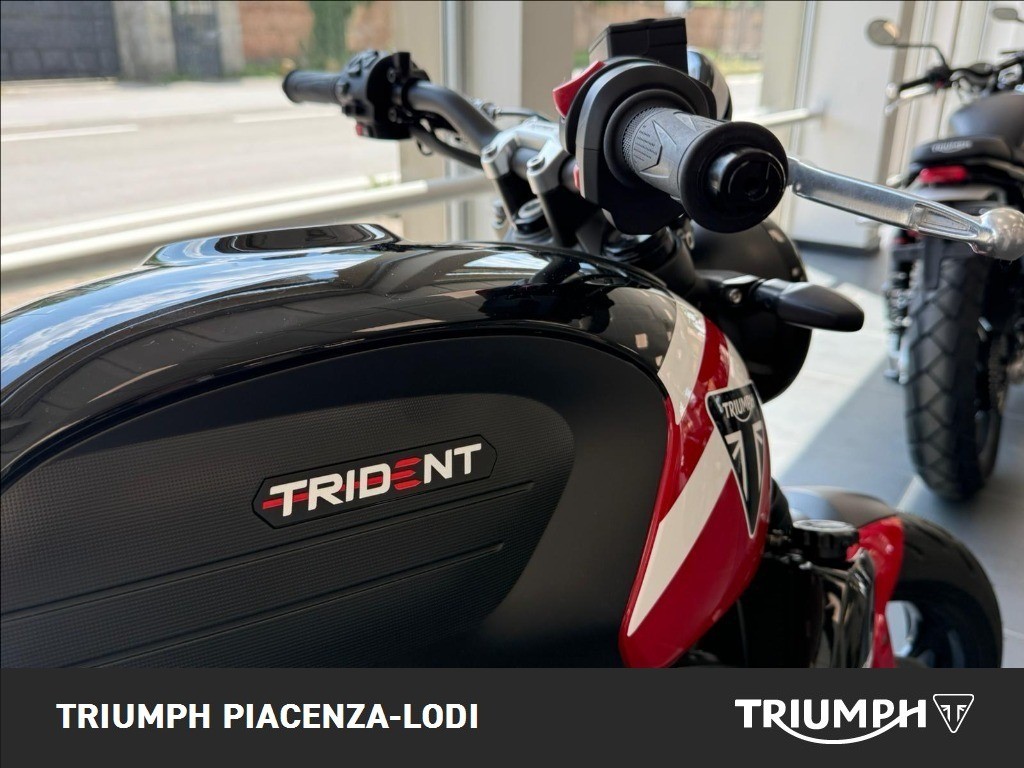 TRIUMPH Trident 660 Diablo Red / Sapphire Black Abs