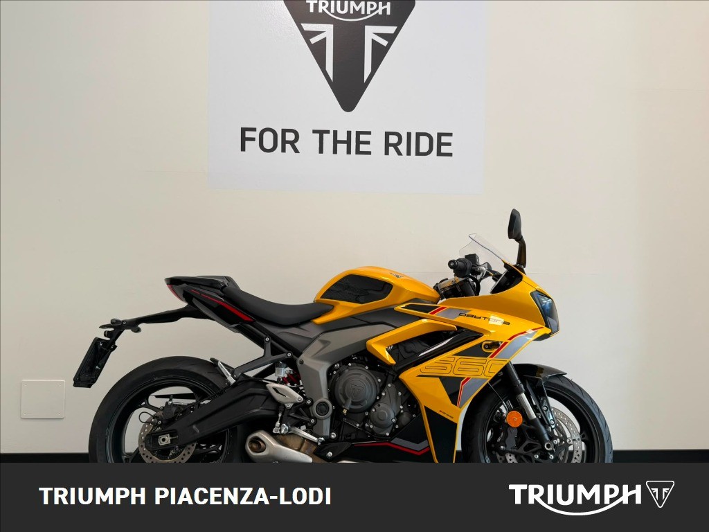TRIUMPH Daytona 660 Cosmic Yellow / Sapphire Black Abs