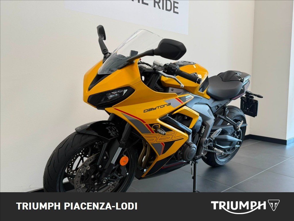 TRIUMPH Daytona 660 Cosmic Yellow / Sapphire Black Abs