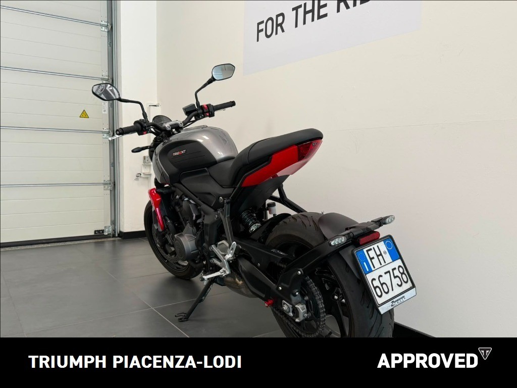 TRIUMPH Trident 660 Diablo Red / Sapphire Black Abs